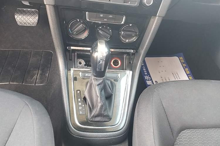 Used Volkswagen Bora 2014 1.6L Automatic Fashion Model Gear Lever