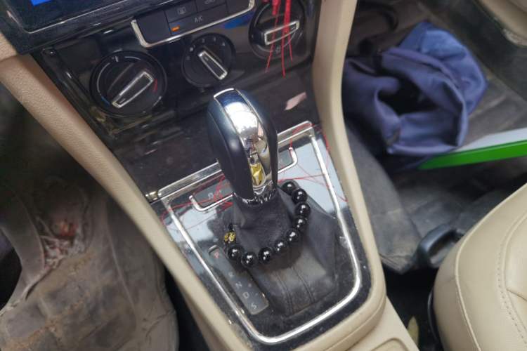 Used Volkswagen Bora 2014 1.6L Automatic Comfort Model Gear Lever