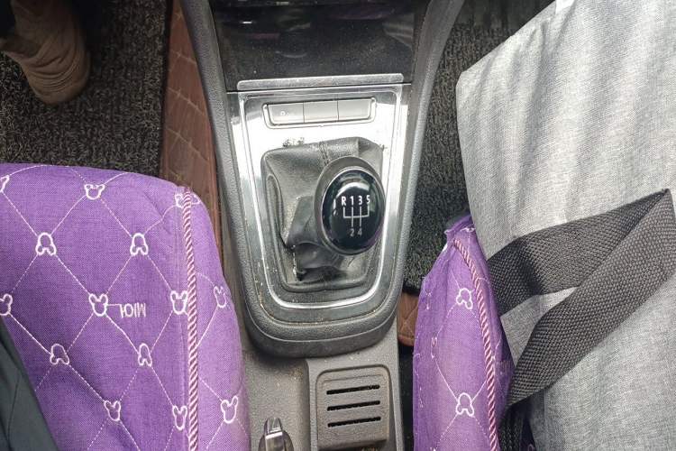 Used Volkswagen Bora 2014 1.6L Manual Fashion Edition Gear Lever
