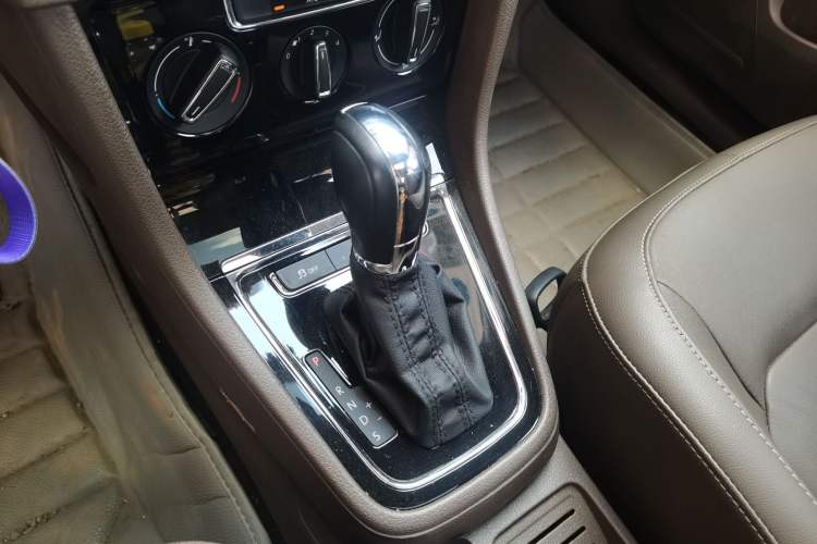 Used Volkswagen Bora 2014 1.6L Automatic Comfort Model Gear Lever
