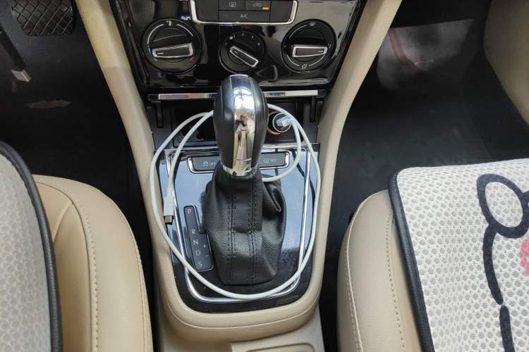 Used Volkswagen Bora 2014 1.6L Automatic Comfort Model Gear Lever