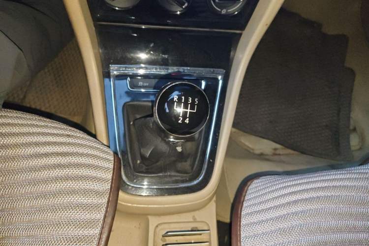 Used Volkswagen Bora 2014 1.6L Manual Comfort Model Gear Lever