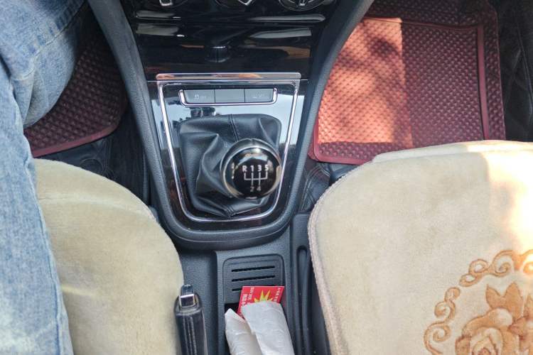 Used Volkswagen Bora 2014 1.6L Manual Comfort Model Gear Lever