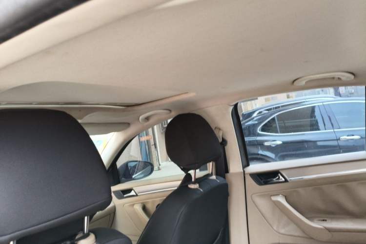 Used Volkswagen Bora 2014 1.6L Automatic Comfort Model Headliner
