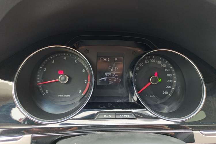 Used Volkswagen Bora 2014 1.6L Automatic Comfort Model Instrument Cluster
