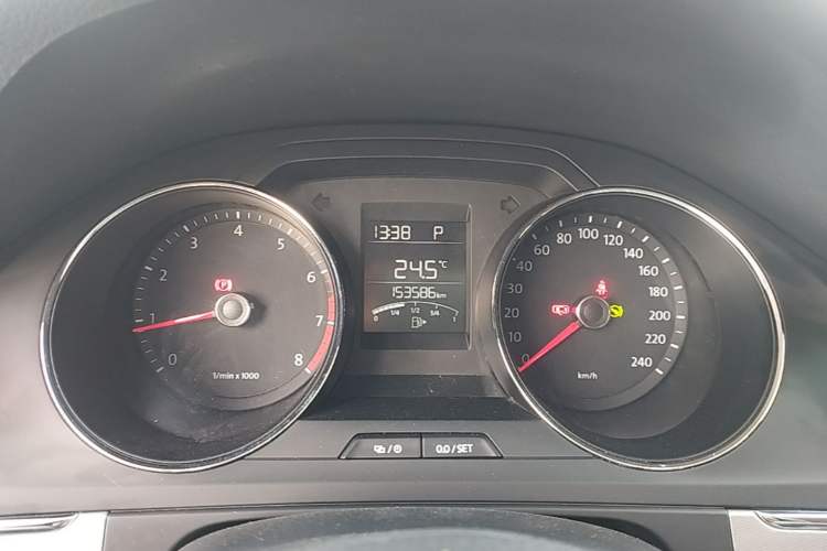 Used Volkswagen Bora 2014 1.6L Automatic Fashion Model Instrument Cluster