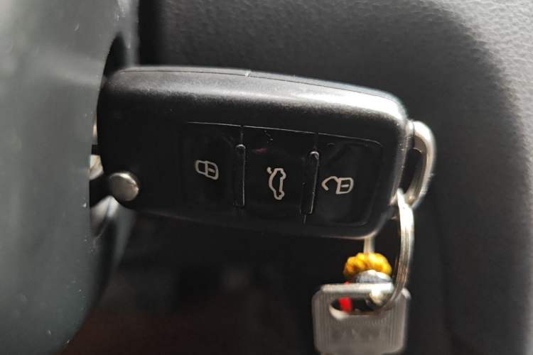 Used Volkswagen Bora 2014 1.6L Automatic Comfort Model Interior 1