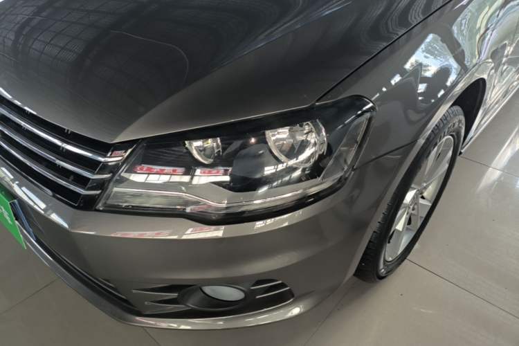 Used Volkswagen Bora 2014 1.6L Manual Comfort Model Left Front Headlight