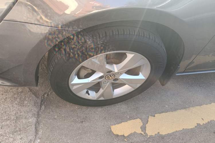 Used Volkswagen Bora 2014 1.6L Automatic Comfort Model Left Front Wheel Hub