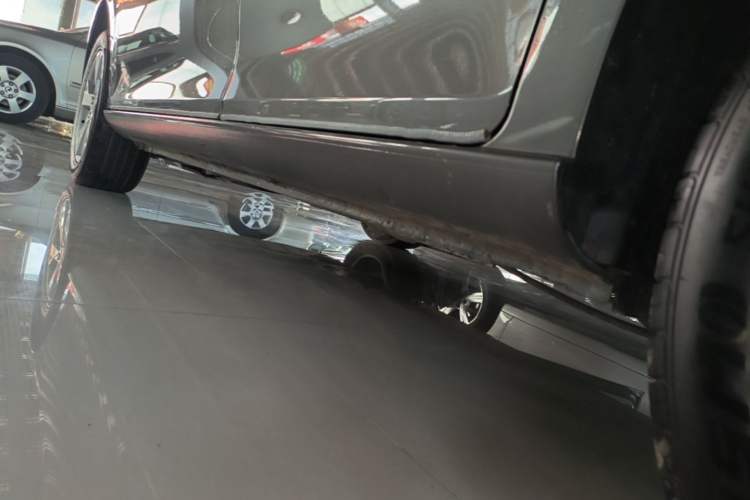 Used Volkswagen Bora 2014 1.6L Manual Comfort Model Left Side Sill