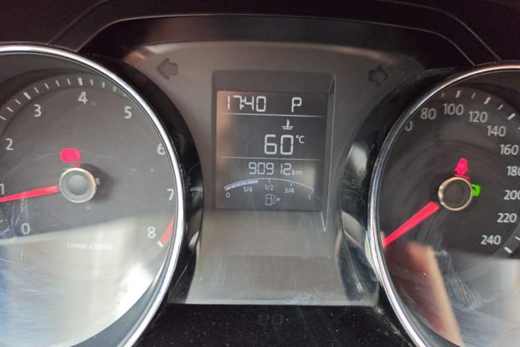 Used Volkswagen Bora 2014 1.6L Automatic Comfort Model Odometer Close Up
