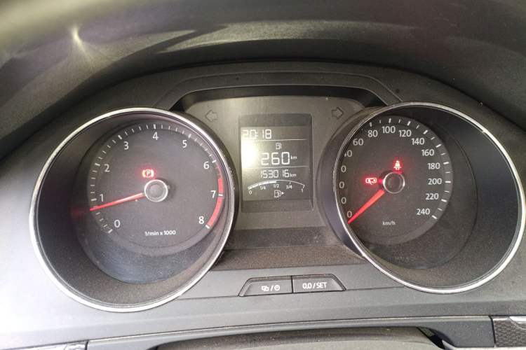 Used Volkswagen Bora 2014 1.6L Manual Fashion Edition Odometer Close Up