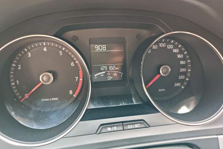 Used Volkswagen Bora 2014 1.6L Automatic Fashion Model Odometer Close Up