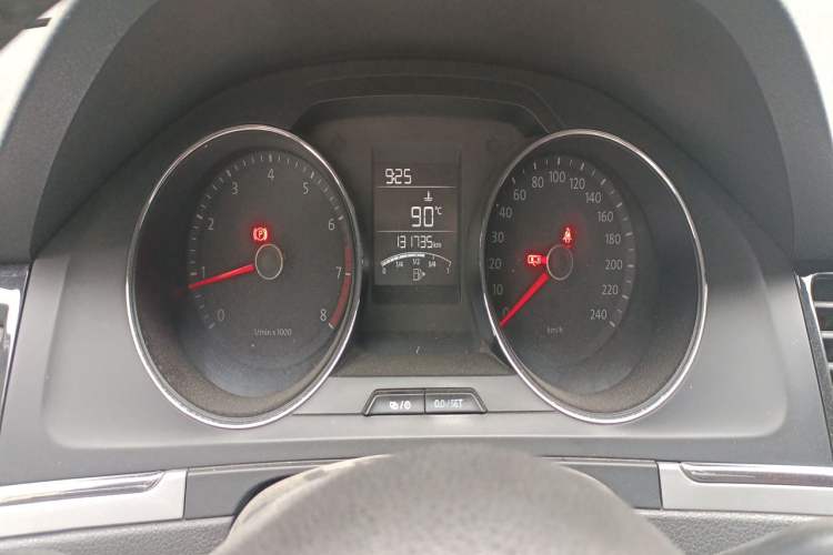 Used Volkswagen Bora 2014 1.6L Manual Fashion Edition Odometer Close Up