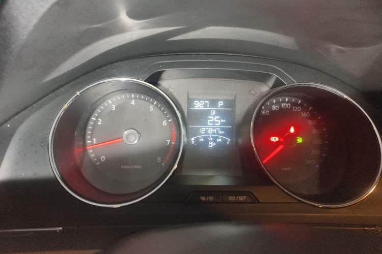 Used Volkswagen Bora 2014 1.6L Automatic Fashion Model Odometer Close Up