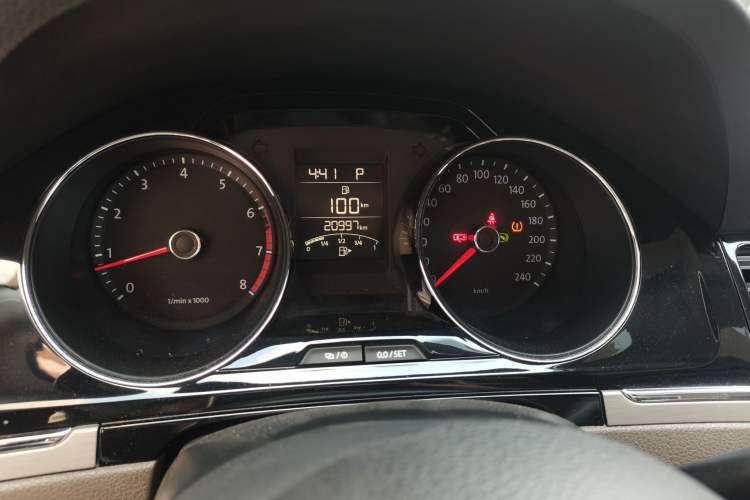 Used Volkswagen Bora 2014 1.6L Automatic Comfort Model Odometer Close Up