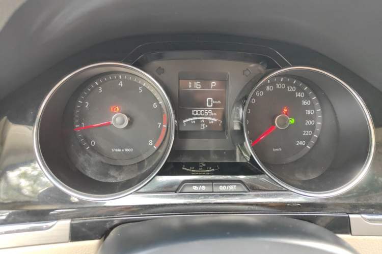 Used Volkswagen Bora 2014 1.6L Automatic Comfort Model Odometer Close Up