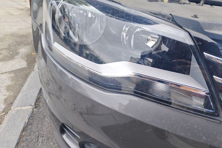 Used Volkswagen Bora 2014 1.6L Automatic Comfort Model Right Front Headlight