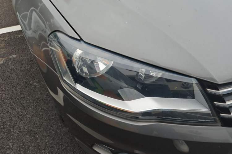Used Volkswagen Bora 2014 1.6L Automatic Comfort Model Right Front Headlight