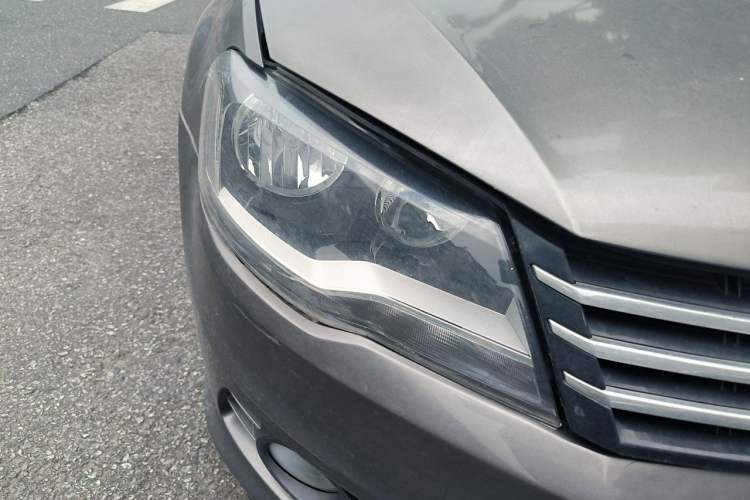 Used Volkswagen Bora 2014 1.6L Automatic Comfort Model Right Front Headlight