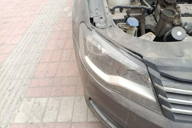 Used Volkswagen Bora 2014 1.6L Manual Fashion Edition Right Front Headlight