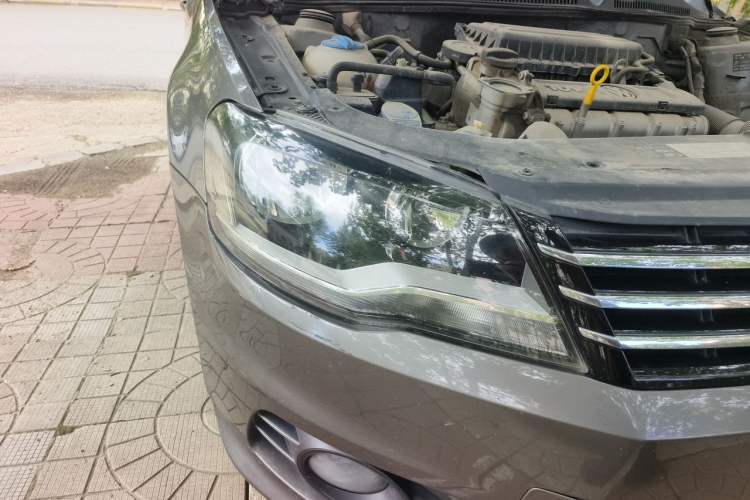 Used Volkswagen Bora 2014 1.6L Manual Comfort Model Right Front Headlight