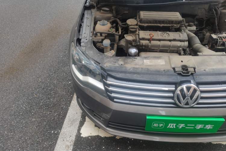 Used Volkswagen Bora 2014 1.6L Manual Comfort Model Right Front Headlight