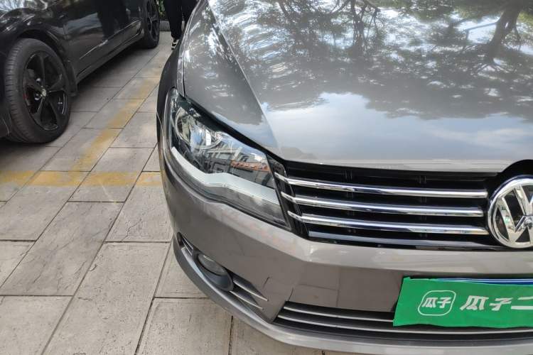 Used Volkswagen Bora 2014 1.6L Automatic Comfort Model Right Front Headlight