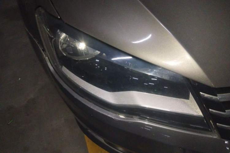 Used Volkswagen Bora 2014 1.6L Manual Comfort Model Right Front Headlight