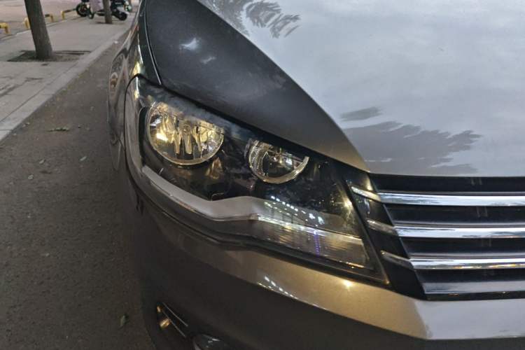 Used Volkswagen Bora 2014 1.6L Manual Comfort Model Right Front Headlight