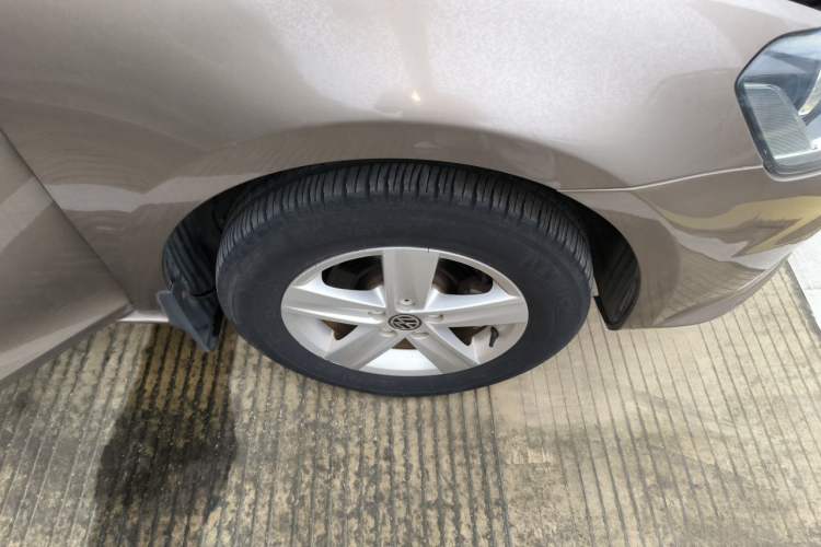 Used Volkswagen Bora 2014 1.6L Automatic Fashion Model Right Front Wheel Hub
