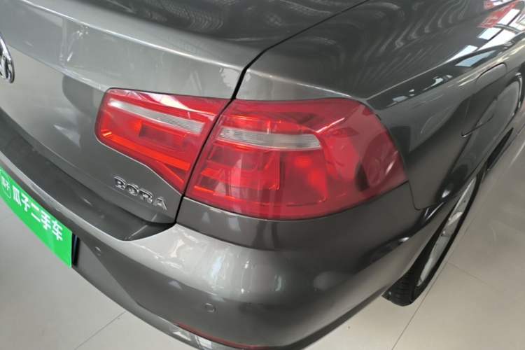 Used Volkswagen Bora 2014 1.6L Manual Comfort Model Right Rear Taillight