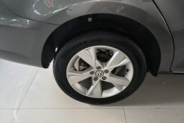 Used Volkswagen Bora 2014 1.6L Manual Comfort Model Right Rear Wheel Hub