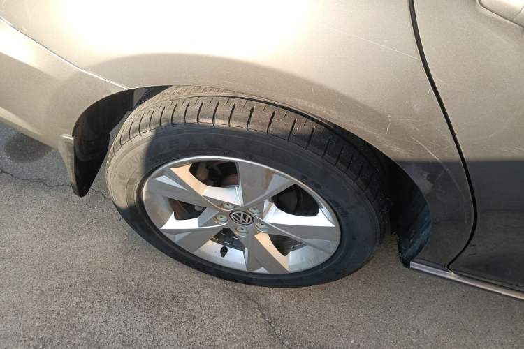 Used Volkswagen Bora 2014 1.6L Automatic Comfort Model Right Rear Wheel Hub