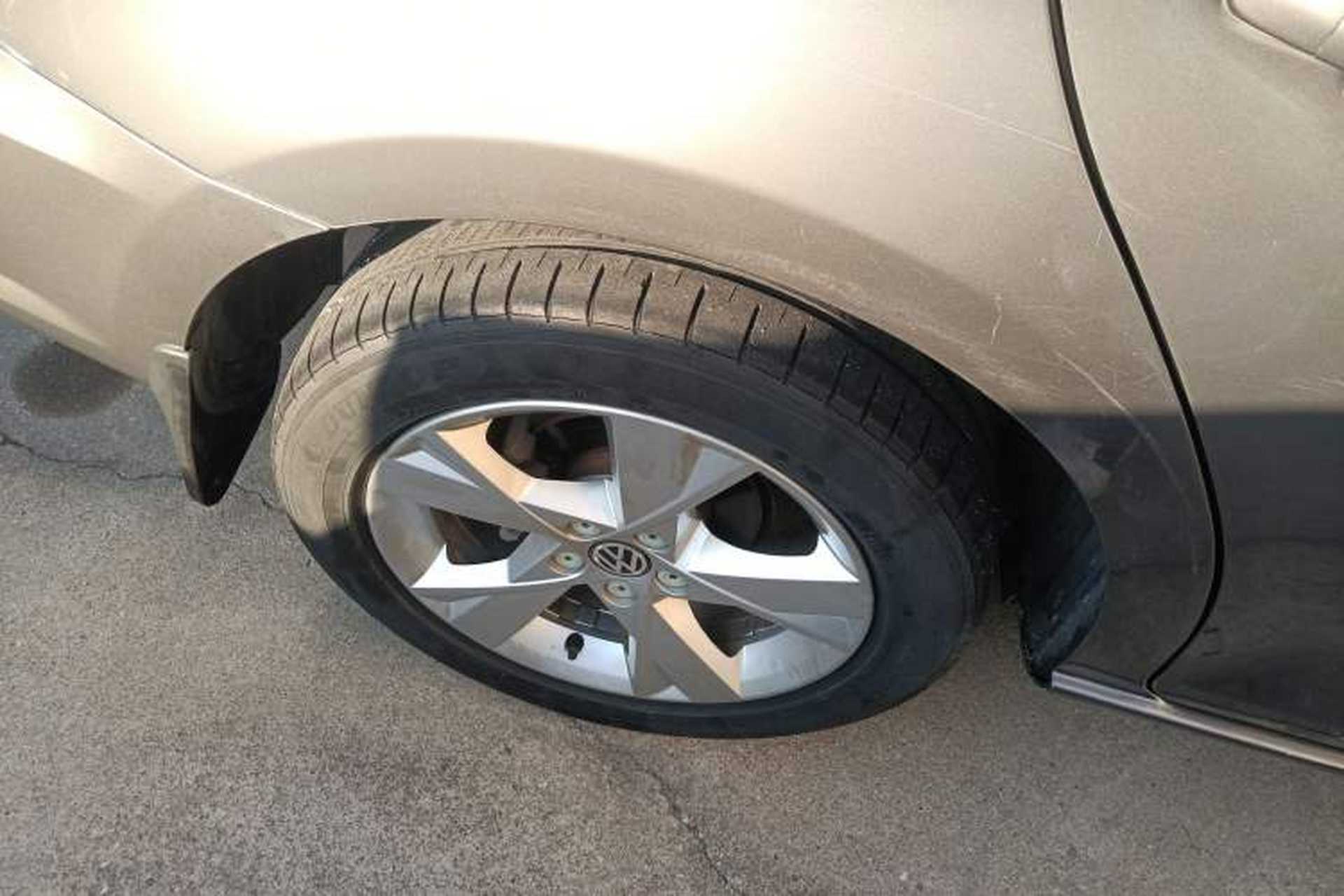 Used Volkswagen Bora 2014 1.6L Automatic Comfort Model Right Rear Wheel Hub