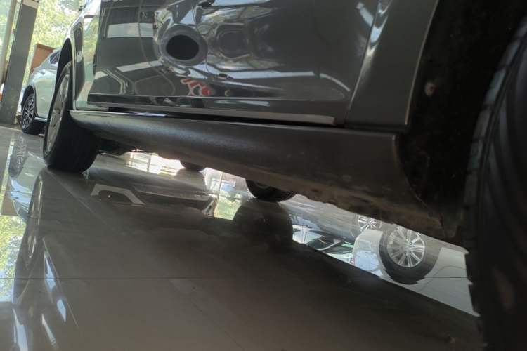 Used Volkswagen Bora 2014 1.6L Manual Comfort Model Right Side Sill