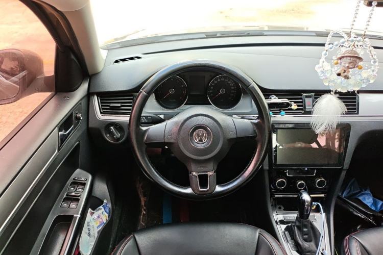 Used Volkswagen Bora 2014 1.6L Automatic Fashion Model Steering Wheel