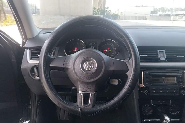 Used Volkswagen Bora 2014 1.6L Automatic Fashion Model Steering Wheel