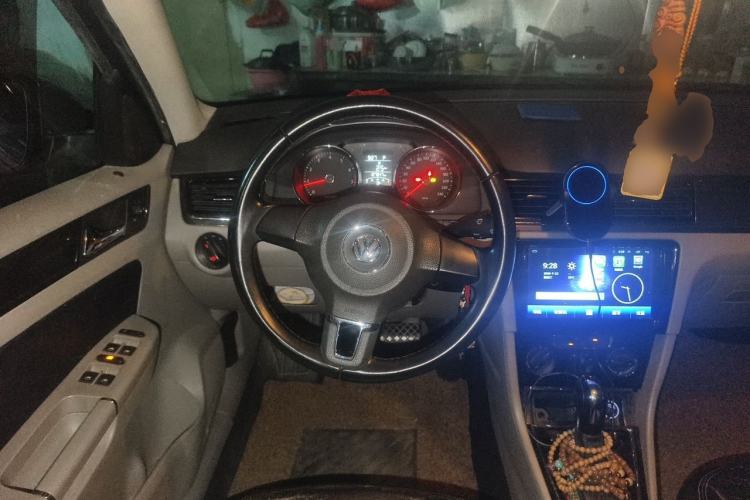 Used Volkswagen Bora 2014 1.6L Automatic Fashion Model Steering Wheel