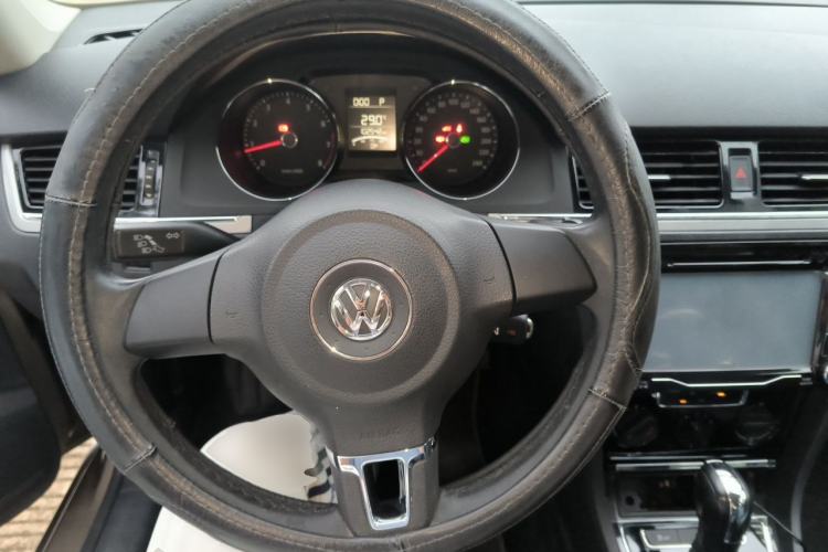 Used Volkswagen Bora 2014 1.6L Automatic Fashion Model Steering Wheel