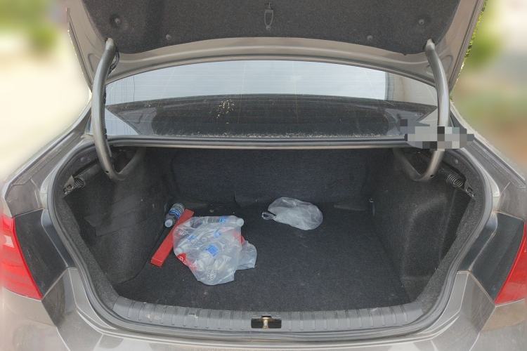 Used Volkswagen Bora 2014 1.6L Manual Fashion Edition Trunk