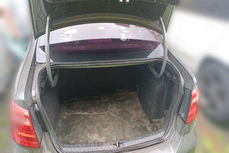Used Volkswagen Bora 2014 1.6L Manual Fashion Edition Trunk