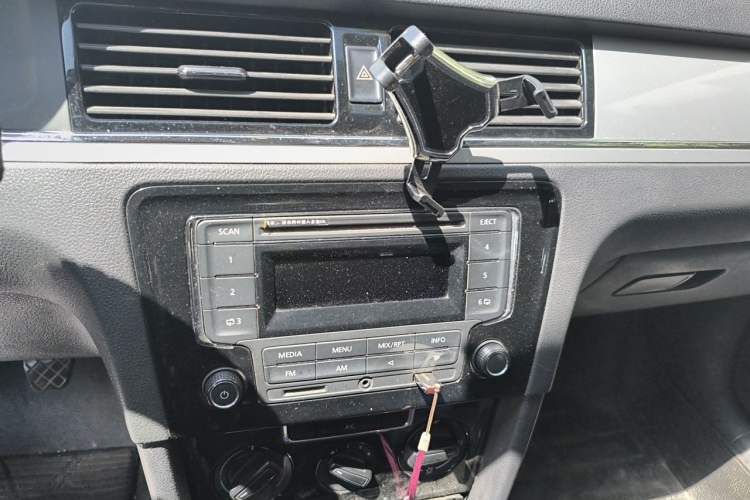 Used Volkswagen Bora 2014 1.6L Manual Fashion Edition Audio And AC Panel