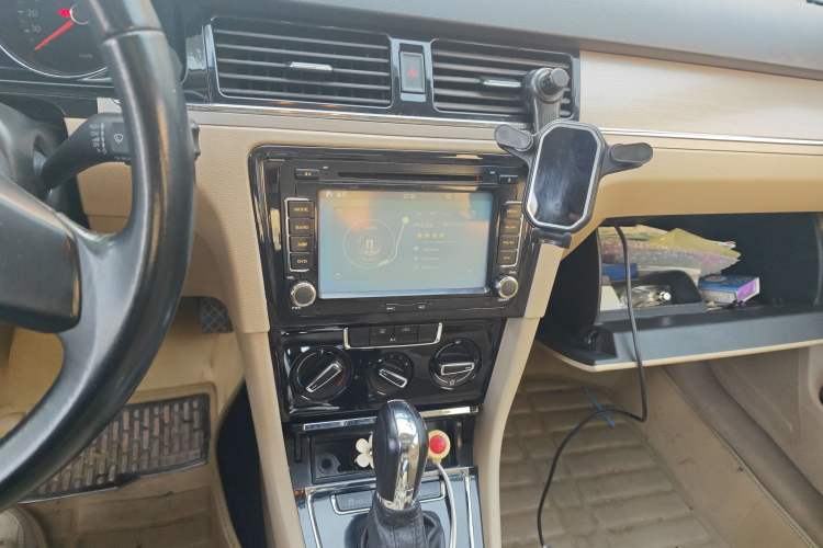 Used Volkswagen Bora 2014 1.6L Automatic Comfort Model Audio And AC Panel