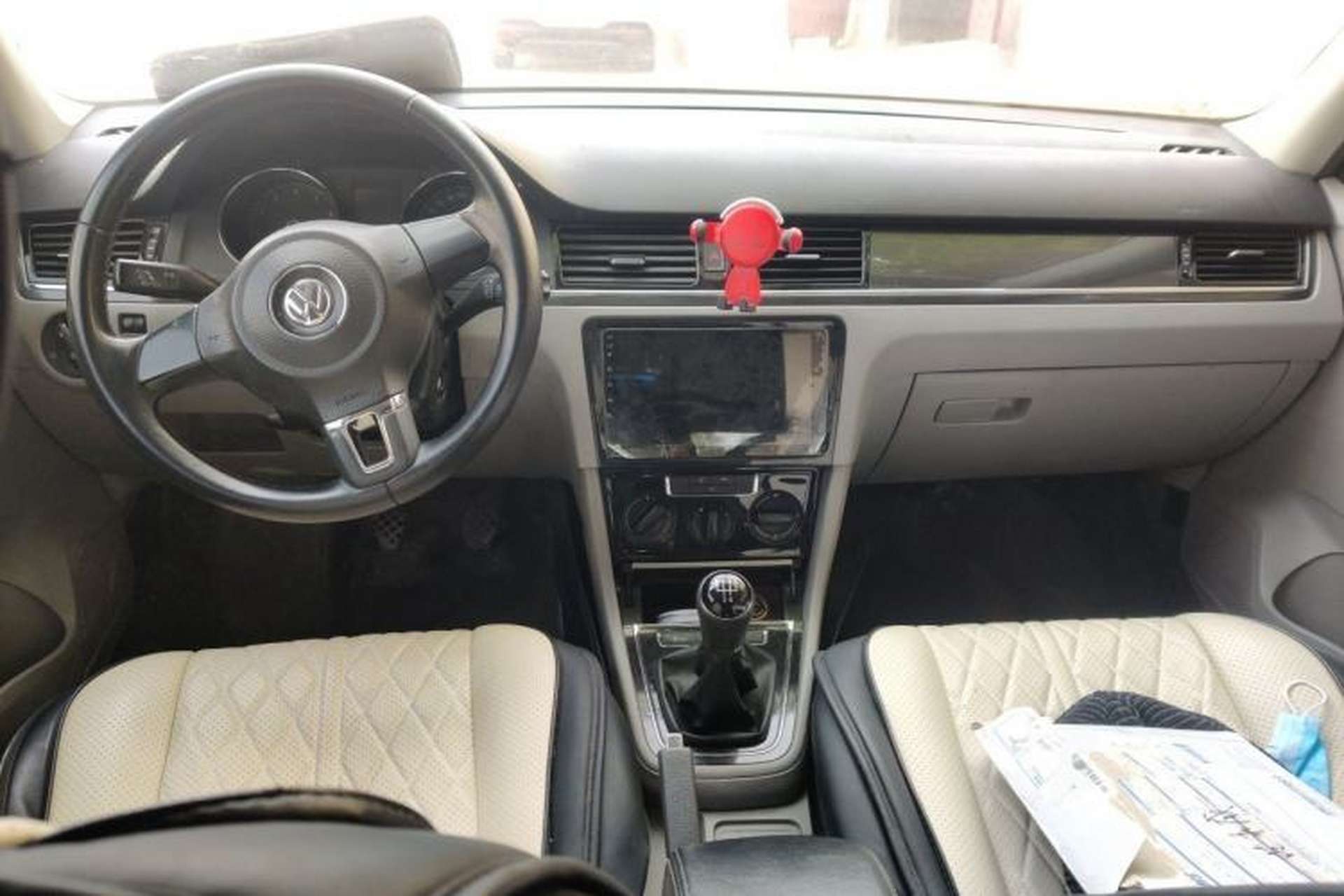 Used Volkswagen Bora 2014 1.6L Manual Fashion Edition Center Console