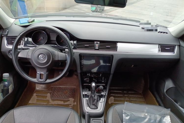 Used Volkswagen Bora 2014 1.6L Automatic Comfort Model Center Console