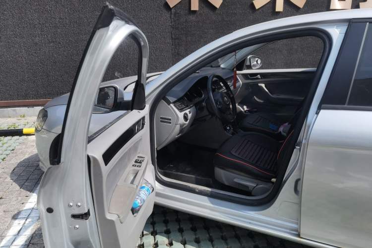Used Volkswagen Bora 2014 1.6L Automatic Fashion Model Driver Seat