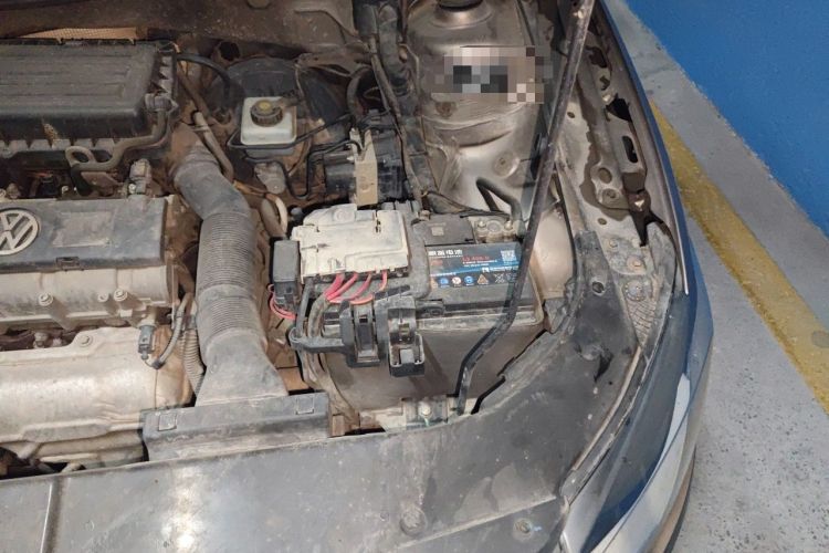 Used Volkswagen Bora 2014 1.6L Automatic Comfort Model Engine Bay Left