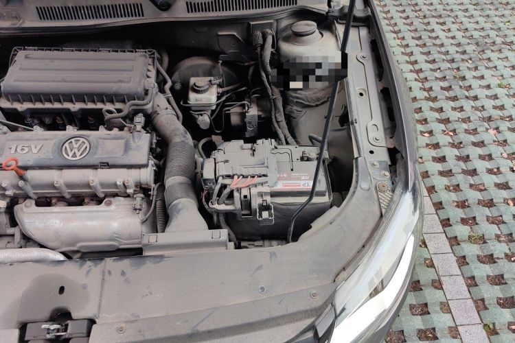 Used Volkswagen Bora 2014 1.6L Manual Comfort Model Engine Bay Left