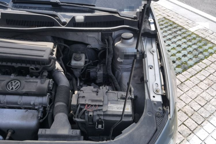 Used Volkswagen Bora 2014 1.6L Automatic Fashion Model Engine Bay Left